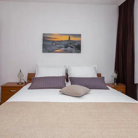 Appartement Mira - *